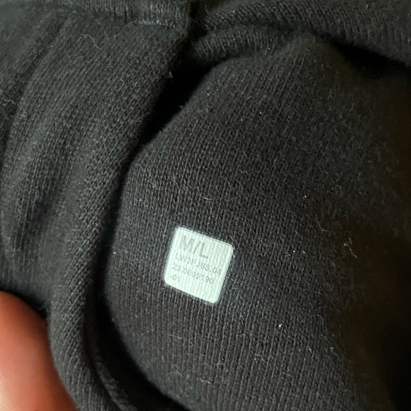 Lululemon Cropped Scuba Quarter Zip M/L in Black - Picture 4 of 4